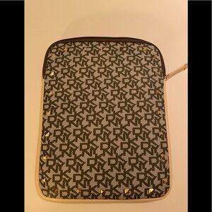New DKNY IPad/Kindle Logo Zipper Case